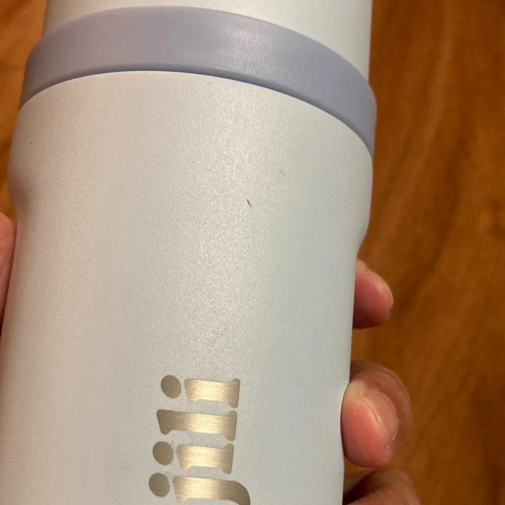 Jiji White and Gray Insulated Baby travel Bottle - Picture 8 of 9